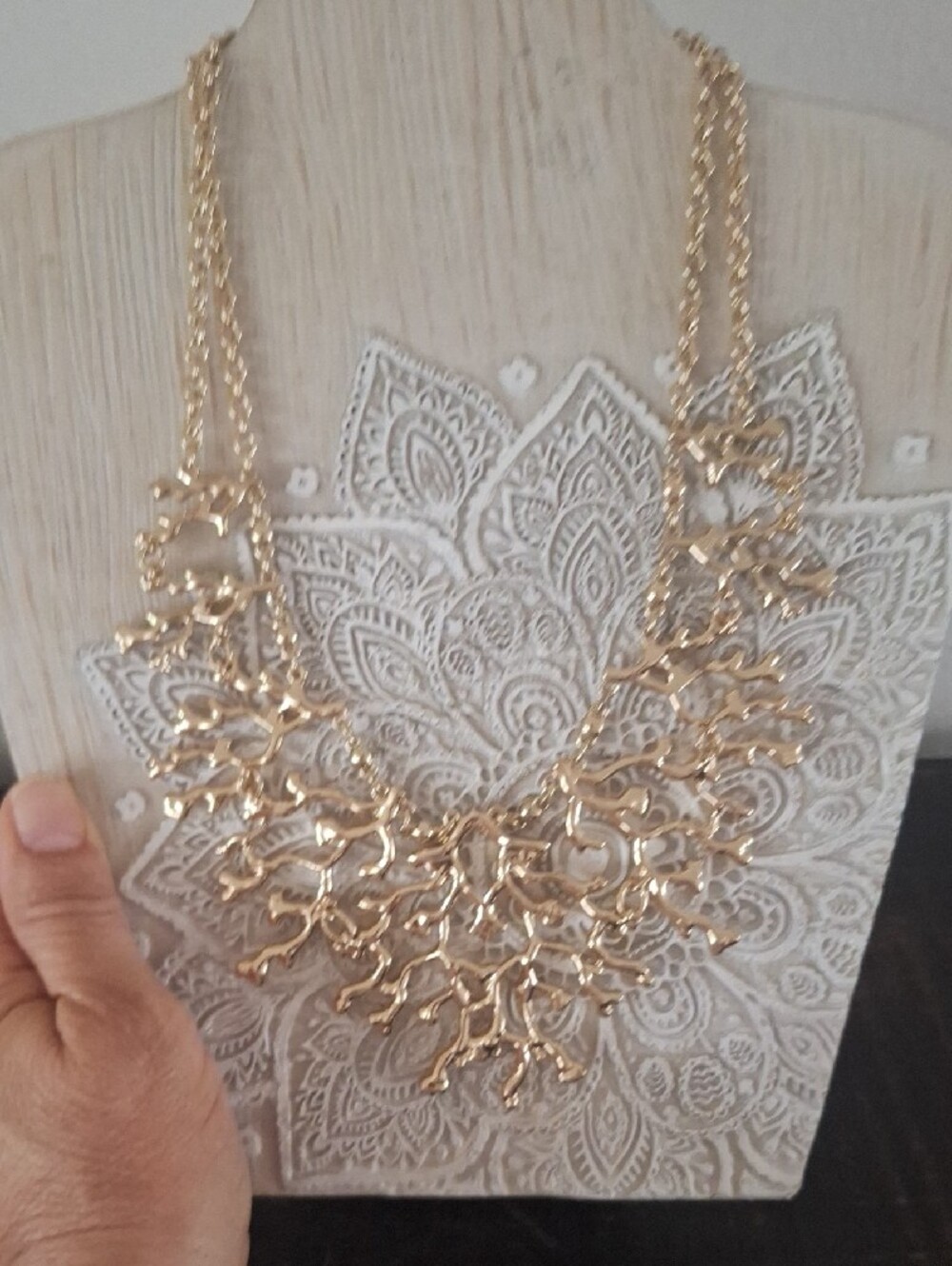 White House Black Market Gold Tone & Beaded Glass Beaded Necklace NWT - Picture 5 of 6